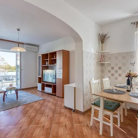 Azra ゲストハウス プーラ