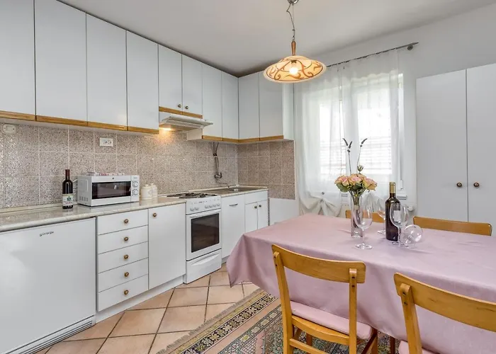 Gostinjska kuća Azra 3*