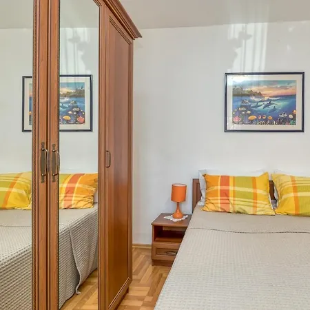 Azra 게스트하우스 풀라