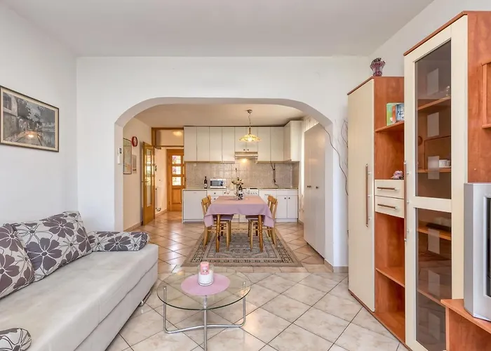 Azra 게스트하우스 풀라