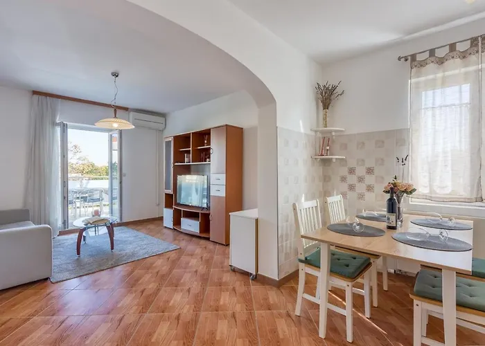 Azra 게스트하우스 풀라